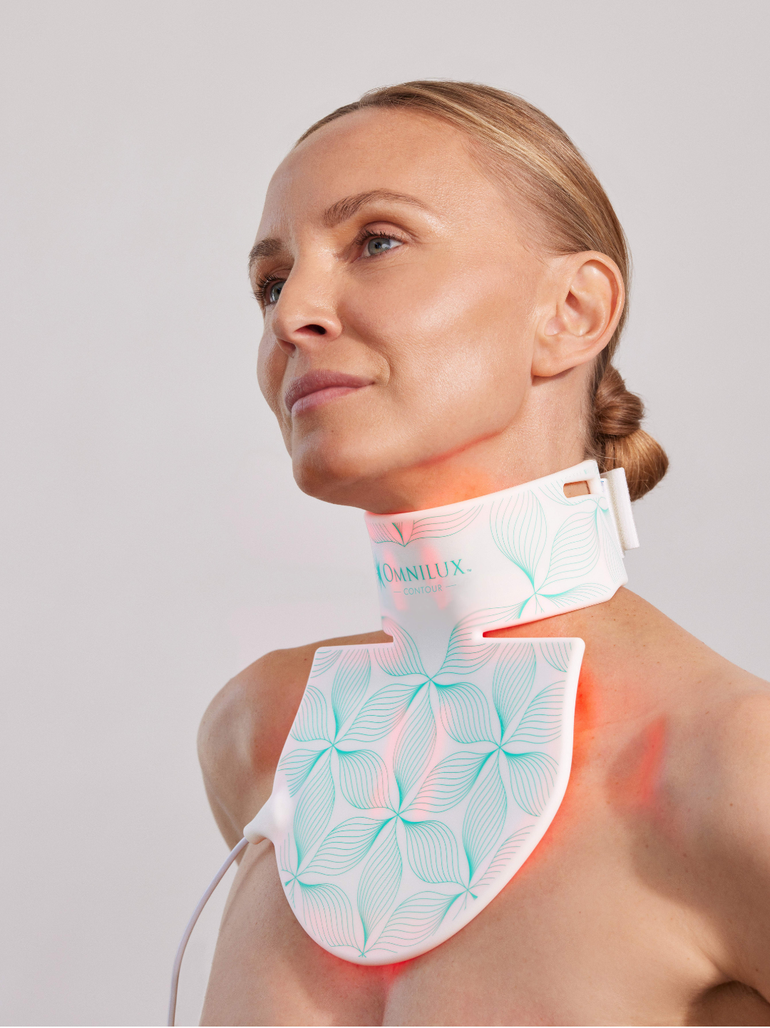 OMNILUX - Contour Neck & Décolleté LED Therapy